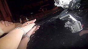 prise comme une chienne en gang bang dans un hangar