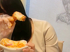 デカパイ素人女子がカラダにローションたらしてぬるぬるセックス
