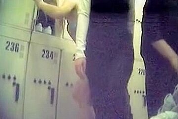 records naked European babes in a changing room