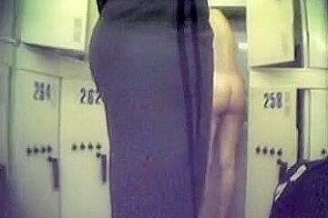 records naked European babes in a changing room