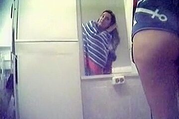 records naked European babes in a changing room