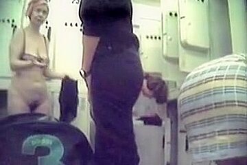 records naked European babes in a changing room