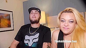 swinger creo couple threesome triangle