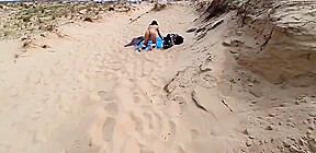 tenue en laisse il me fait baiser dans les dunes