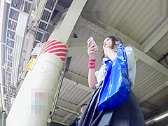 upskirt qtr the train